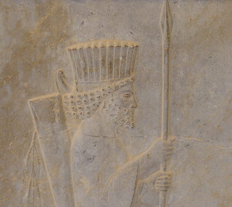 Steinrelief Wächter mit Speer
